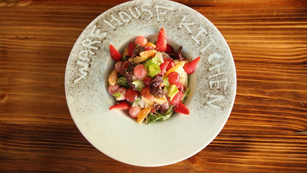 TheFoodistani's tweet photo. #JuicySalad at the #WarehouseKitchen is a blast of refreshment in the mouth. https://t.co/X60yVAuoRm