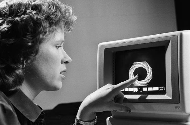 habr_com's tweet image. Трогательная история: habr.ru/p/282706/. От первых тачскринов до будущего с Surfancy.