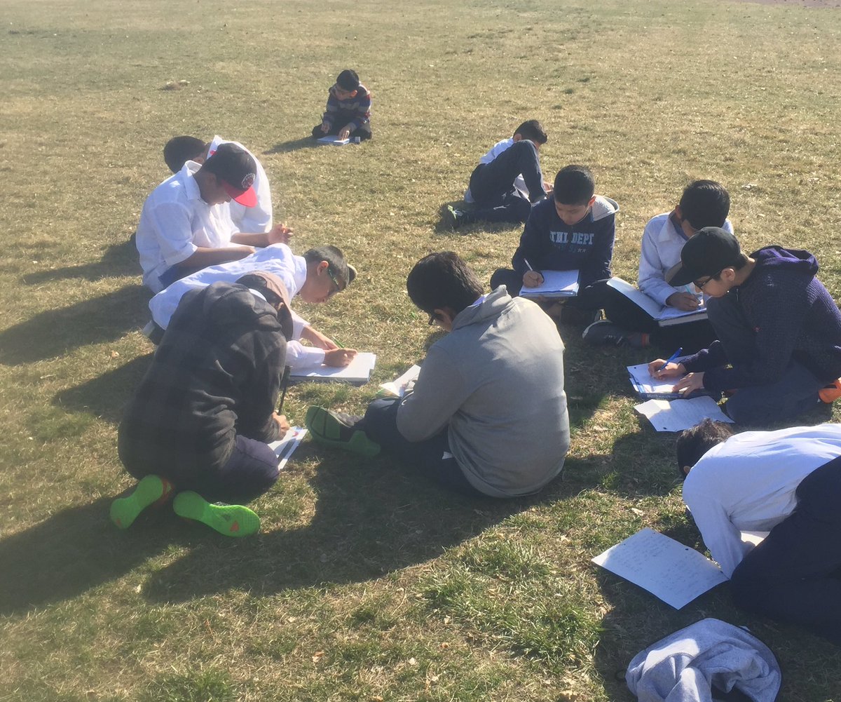 greely5_6's tweet photo. Outside classroom ☺️ 5L doing persuasive writing ☺️ #workinghard @FmisOffice @FMISonthego https://t.co/tgeRbtRPOF