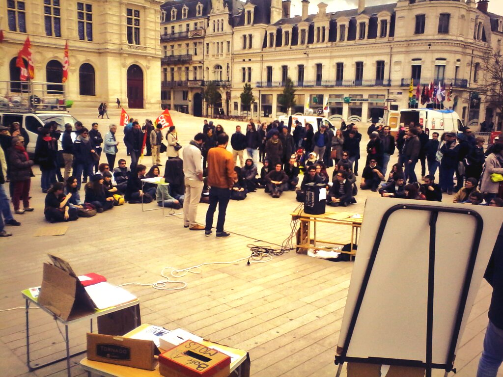 NPoitiers's tweet photo. #28avril #NuitDeboutPartout #NuitDeboutPoitiers #NuitDebout #ReveGenerale https://t.co/wx83wdodAc
