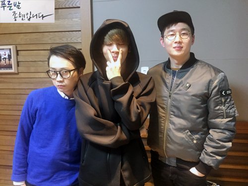 [Fotos Oficiales] 160417 Actualización de MBC Blue Night con Jonghyun.  ChJGojJWYAAnx5T