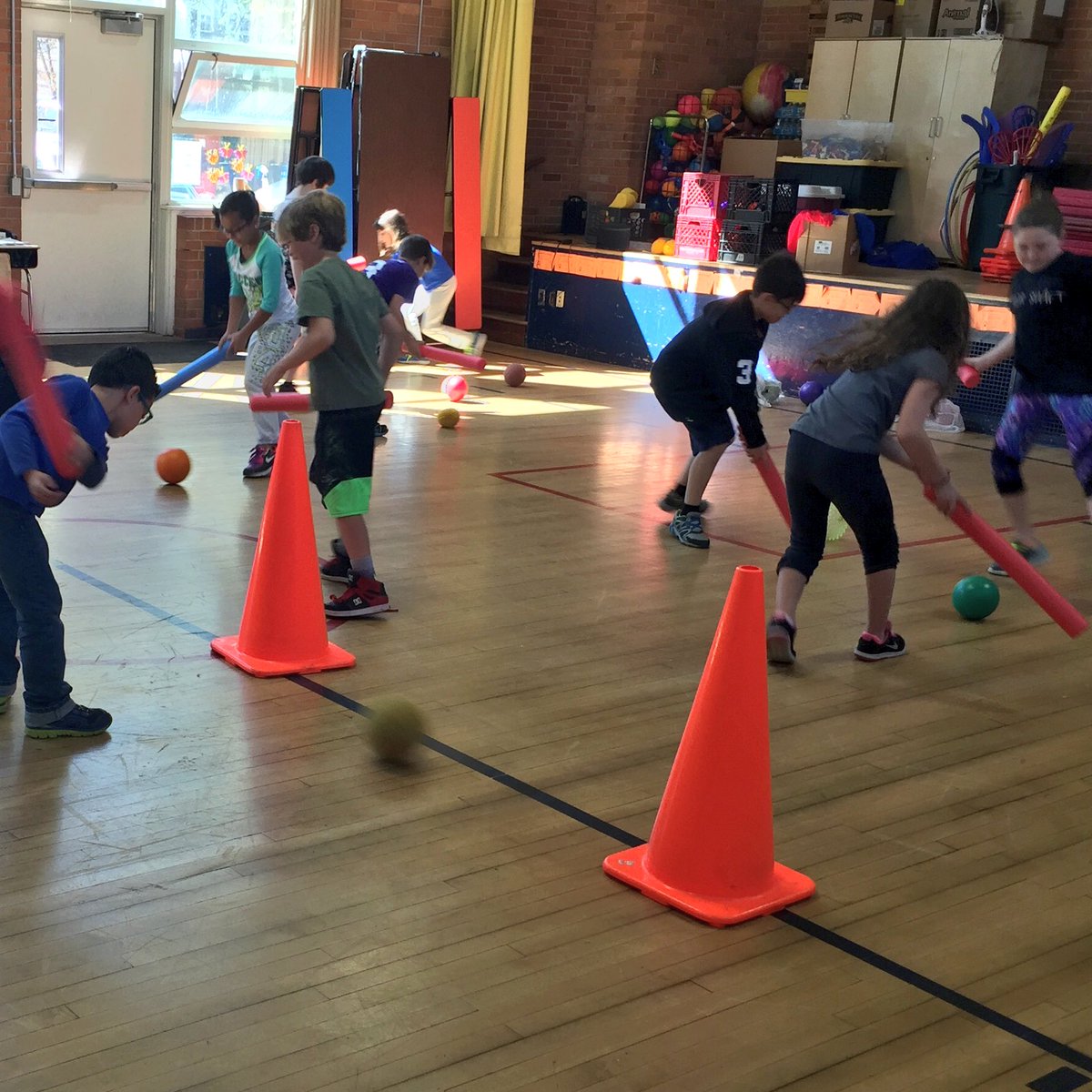 MrHennesseyPE's tweet image. Grade 3 working on #Striking by keeping all balls moving during Mighty Duck Ball. #ClassChallenge #physed #WaltonPE