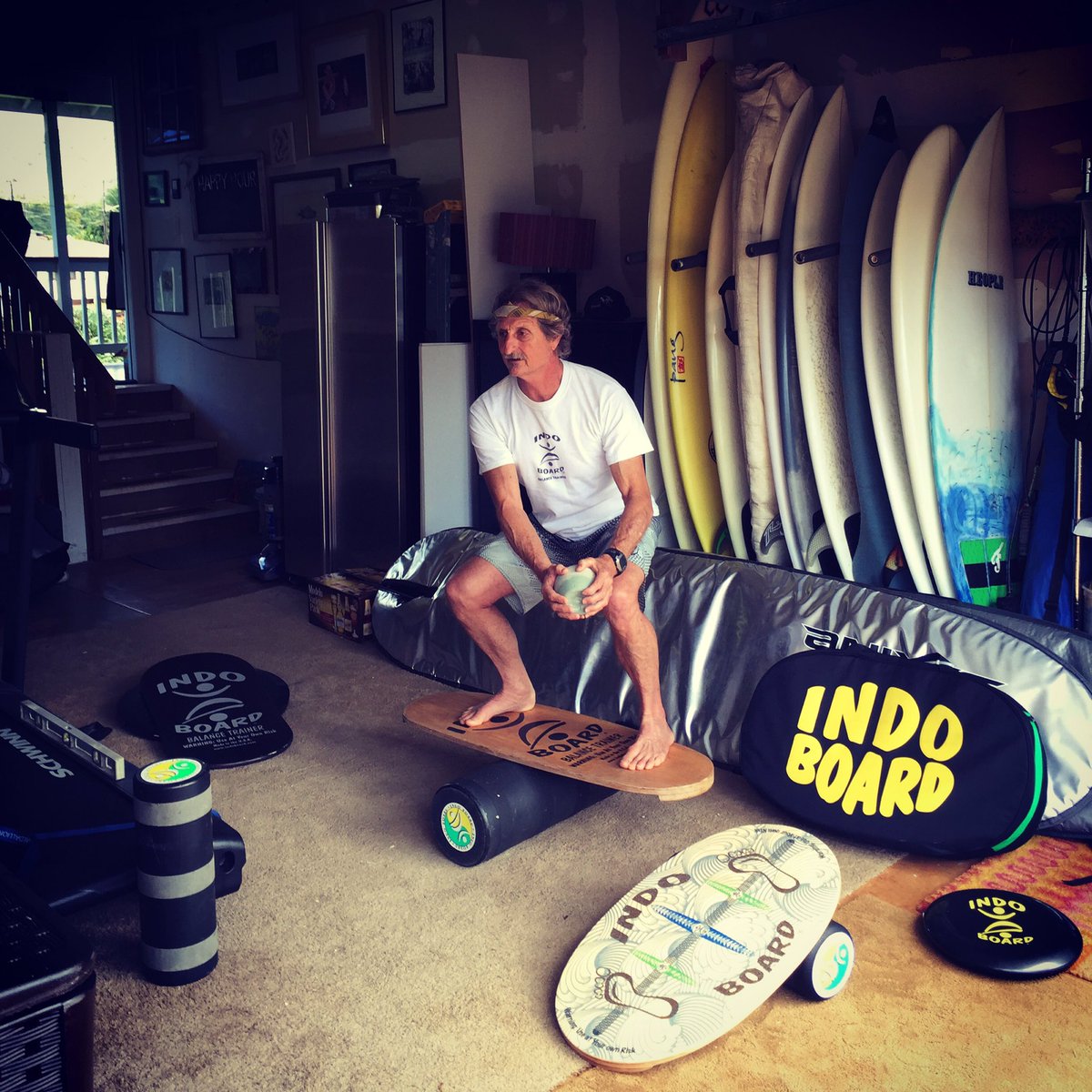 IndoBoard's tweet image. How ToWarm Up Before Surfing! Indo Board Man Hunter Joslin @ Surfer Garage Kaloa #Kauai! #SledgeHammers :-)Georgette