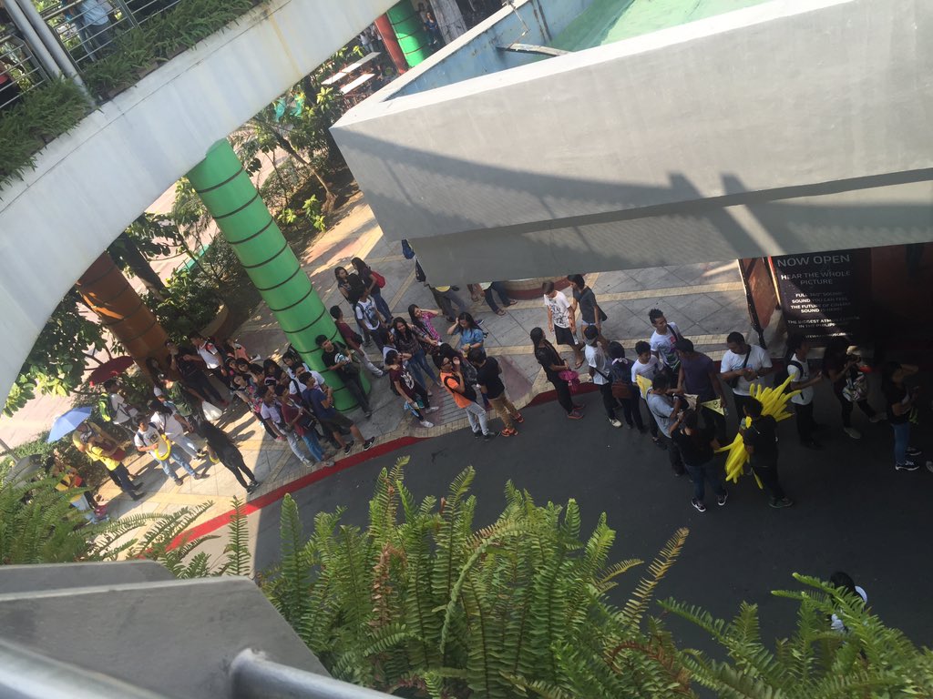 jamlayugan's tweet photo. Mas mahaba pa pila sa uaap eh πππ #roxasforpresident https://t.co/w2TcbUZhi5