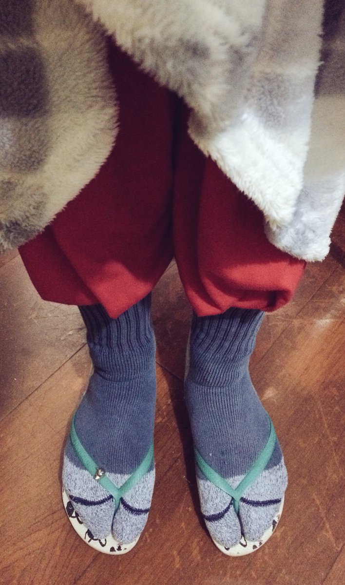 nihkmiec's tweet image. &quot;As pessoas se vestem melhor no frio&quot;
&quot;O frio deixa a gente mais elegante&quot;

Aham.