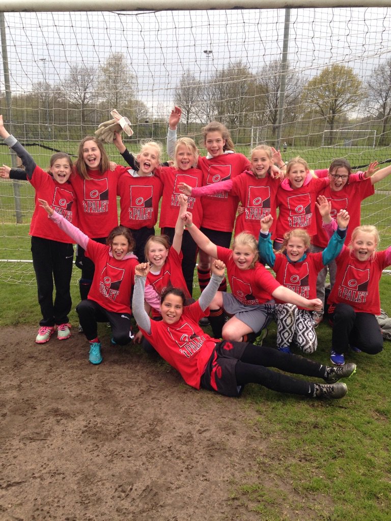 Bronzen medaille voor de meiden van groep 6,7,8 🏅👍🏆🎨⚽️