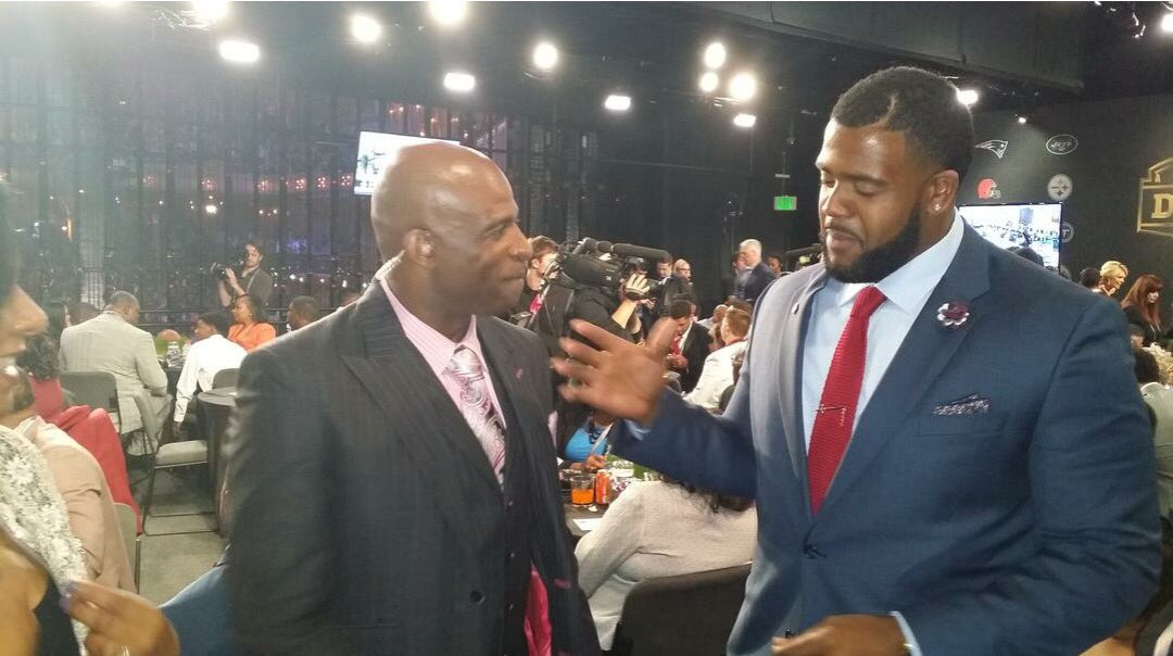 DSmith_76's tweet photo. #TBT #MyDraftDay with the Primetime himself @DeionSanders (My auntie Kim couldn't believe it) !! #DraftDay https://t.co/KyBKW04NNJ