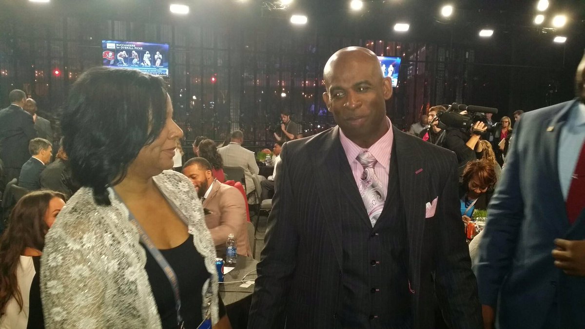DSmith_76's tweet photo. #TBT #MyDraftDay with the Primetime himself @DeionSanders (My auntie Kim couldn't believe it) !! #DraftDay https://t.co/KyBKW04NNJ