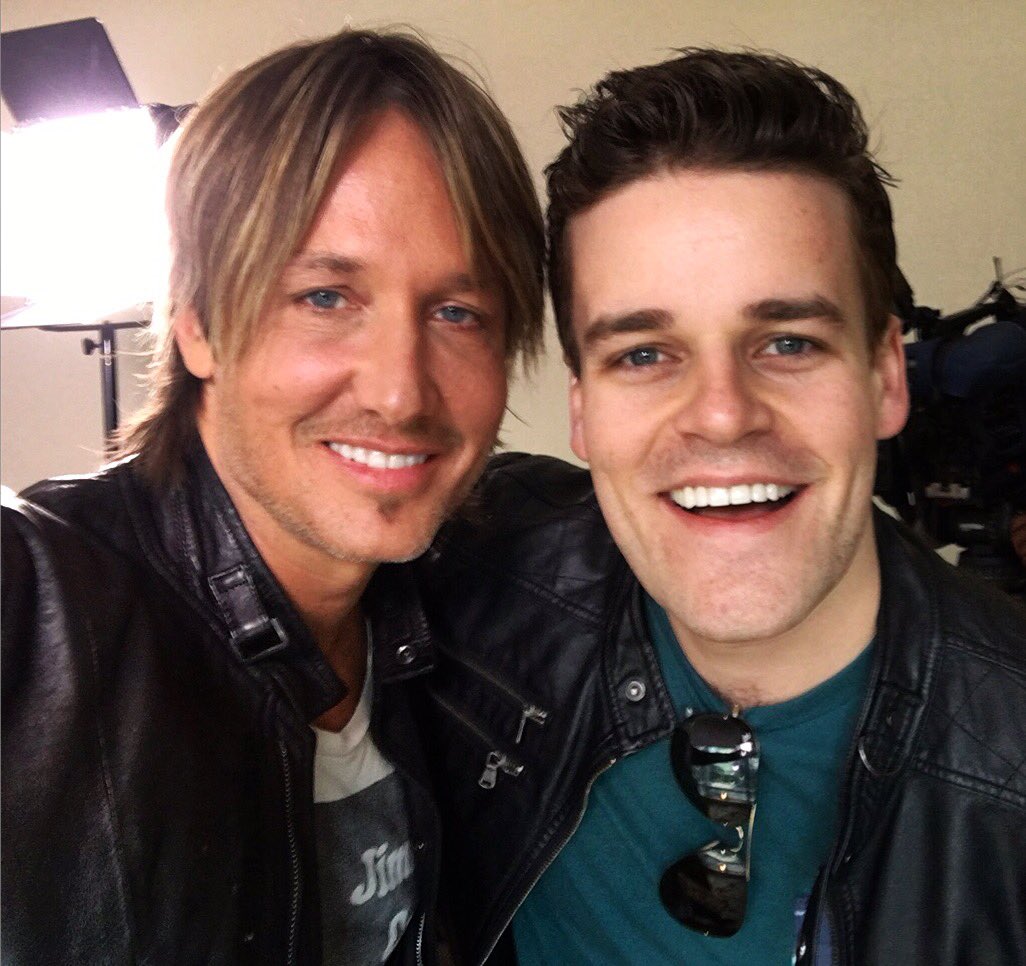 Country_Voice's tweet photo. But first, a selfie 📸 #KeithUrban stopped by @EntCity to chat with @AdamWylde about #Ripcord ✨ #KeithInTO https://t.co/WUKRJOWAqT