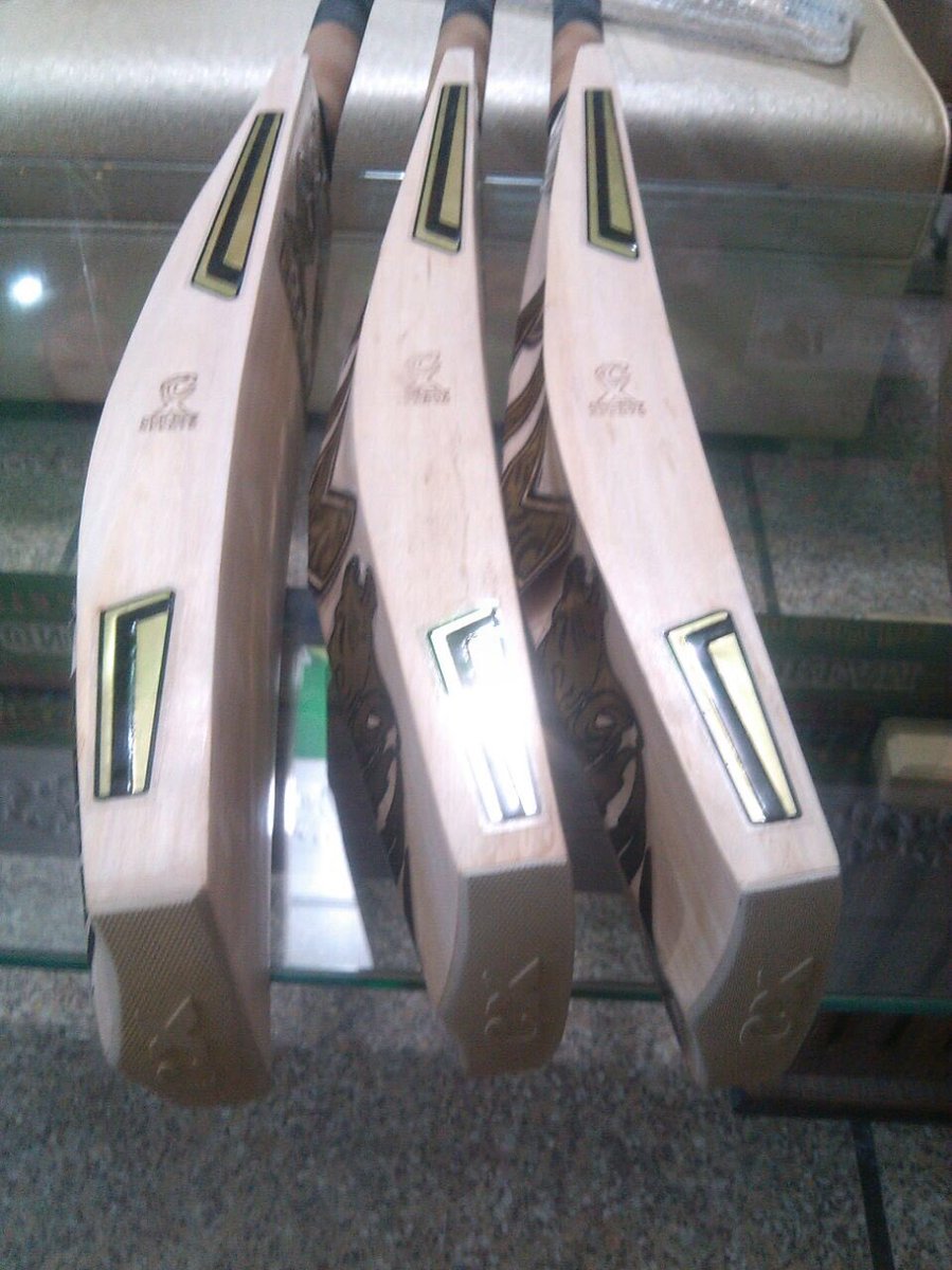 SQSports's tweet photo. CX #Bats continue to surprise us with their quality. Check out these beauties! #TrueCricketExperts https://t.co/fVqsJbe27Y
