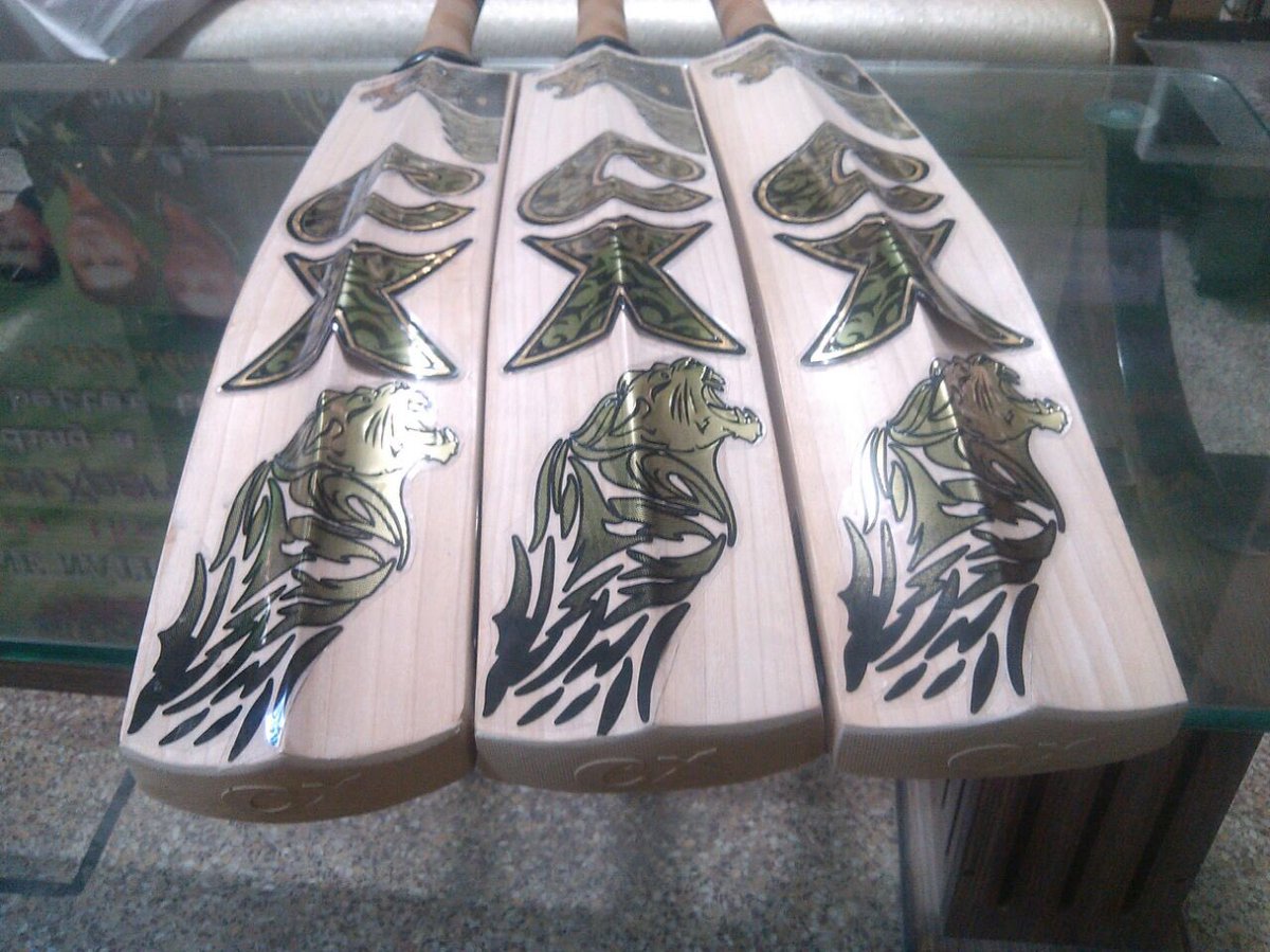 SQSports's tweet photo. CX #Bats continue to surprise us with their quality. Check out these beauties! #TrueCricketExperts https://t.co/fVqsJbe27Y