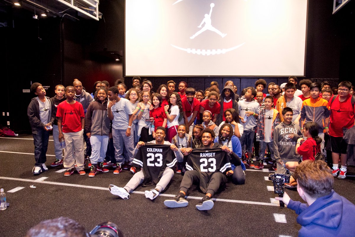 3TMentoring's tweet photo. S/O to Jordan Brand and new @Jumpman23 athletes @JalenRamsey and @TheCoreyColeman for kickin it w/ #ChiWINGS youth! https://t.co/NUrJllCcTc