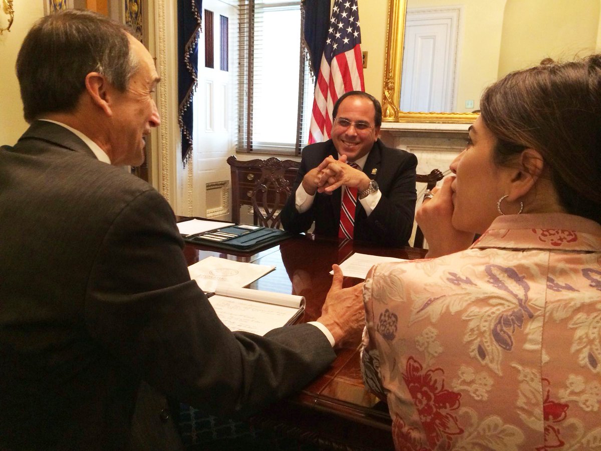 jrperello's tweet photo. Reunido con el Chief Policy Advisor y la Policy Expert sobre Puerto Rico del @SpeakerRyan. #ActionForPR JP https://t.co/mpdRc9wkUZ