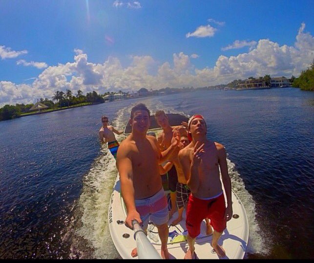 Gillipkin_'s tweet photo. Happy birthday to my good friend and former lover @Kent_Buts, miss you bud #decentprospect #305 https://t.co/hFwCeQqdI4