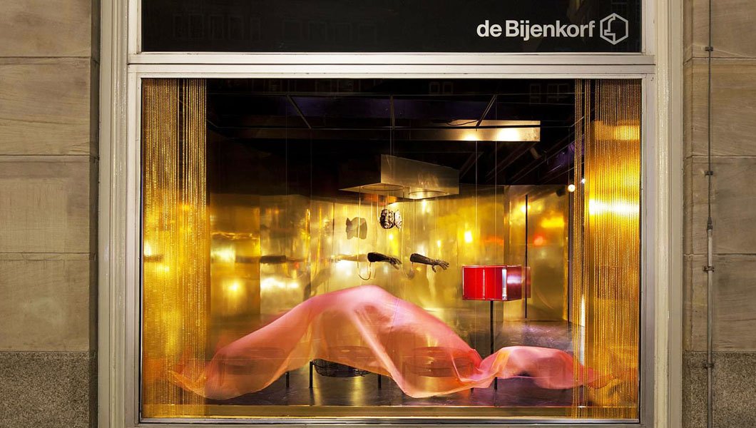 The latest addition to our <a href="/FROLICstudio/">FROLIC studio</a> portfolio - kinetic sculptures for <a href="/deBijenkorf/">de Bijenkorf</a> frolicstudio.com/portfolio/de-b…