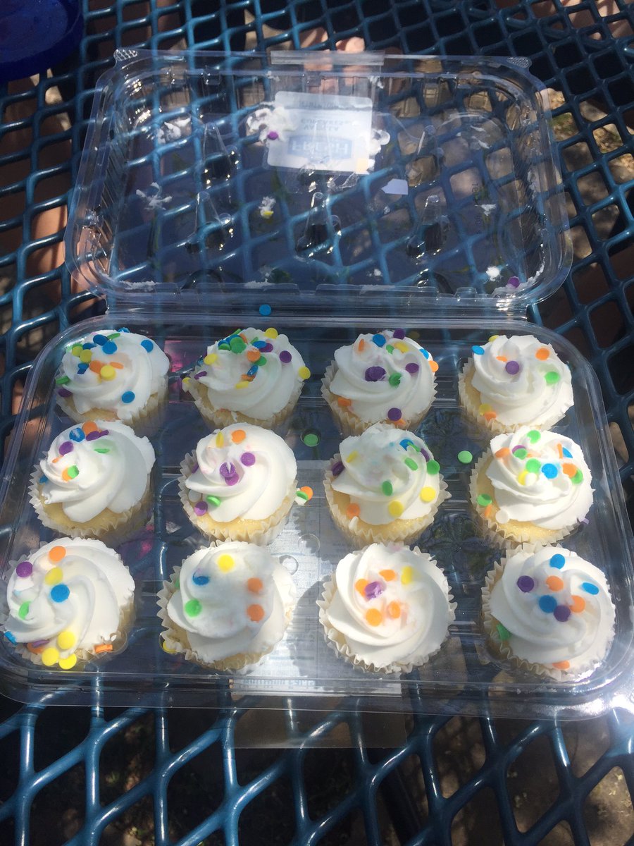 andiemac13's tweet image. it's pink and white week #wemeanbusiness