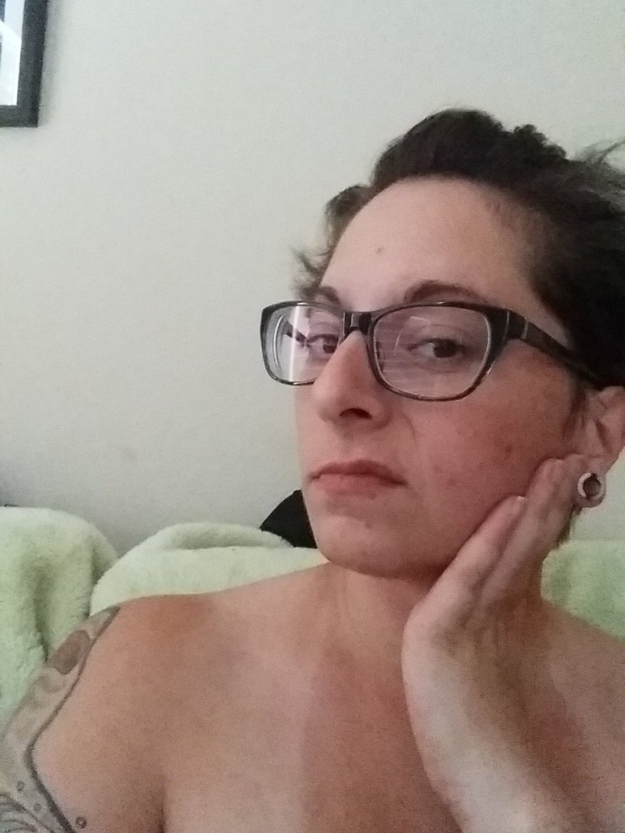 MisSurferGirl85's tweet photo. This is how I look after a late night. Fabulous I know. #beadhead #latenight #nerdybitch https://t.co/u4diK9GOFR
