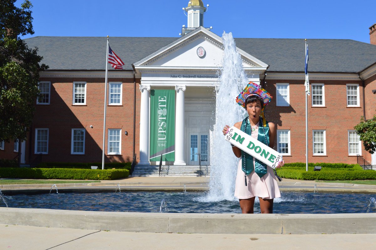 oreomonet's tweet photo. 5 more days !! 🎓🙌🏾😝 #USCU16 https://t.co/GCt7OekNep