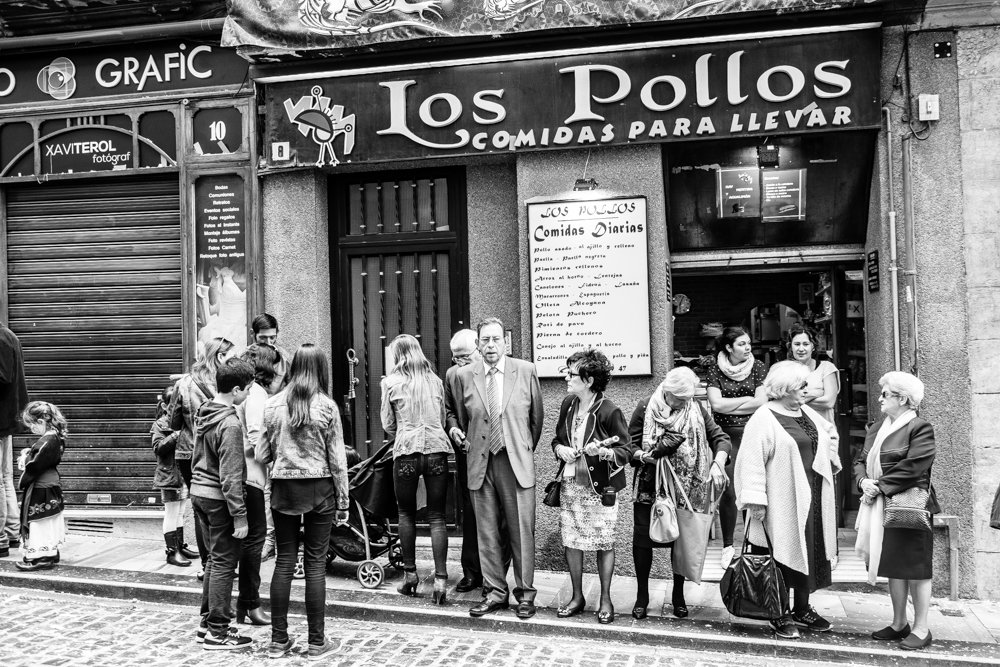 Alcoien35mm's tweet photo. Bona vesprada amics, una nova foto de festes -> Los pollos #alcoi #alcoy #MiCAlcoi16 https://t.co/dDWvXI8zzb