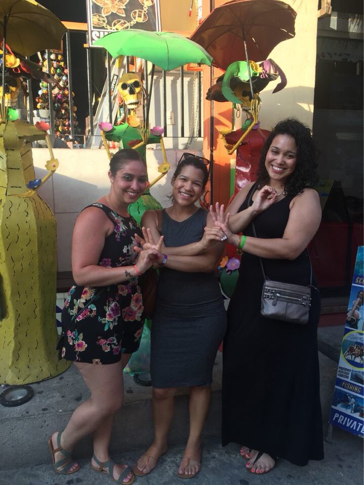 Xi_Chapter_OPB's tweet image. Alumni Sisters in Cancun. We&apos;re jealous! 🌞