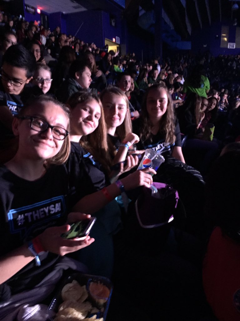 SPLincoln81's tweet photo. Lincoln Leaders @weday The future Leaders #sd81engage https://t.co/ZBfMpBToKP