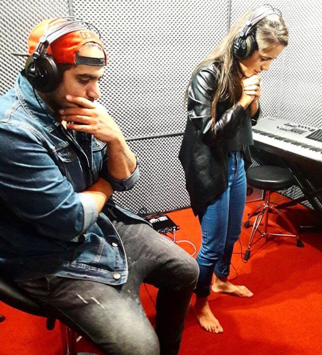 Nadinosaur1's tweet photo. And just like that my broken heart gets some healing. #singer #studio #siblings #OnToTheNextOne #inspired https://t.co/BLr1i8YBdq
