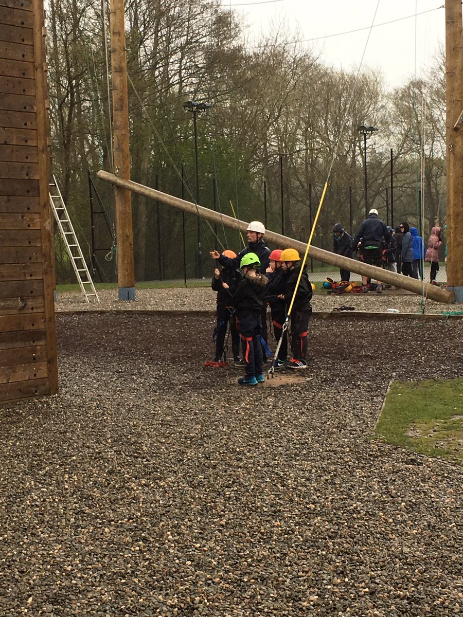 Miss_Day1's tweet photo. Brilliant team work even in the rain!! @LiscardPrimary @LPSYear4 https://t.co/AZV4kIoeOI