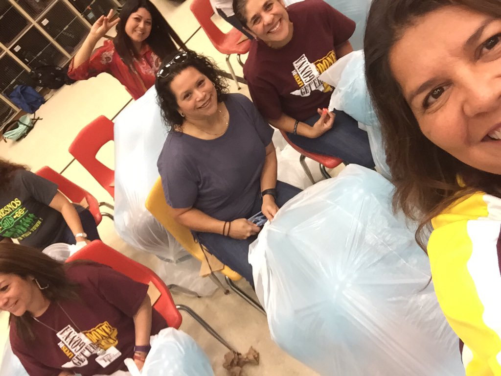 Los Cuates MS (@cuatescougars) on Twitter photo But first let us take a selfie #lcleads @RSaavedra07 <a href="/Padilla_LCMS/">A. Padilla</a> <a href="/yvette/">yvette🐧</a> garza <a href="/gracierubio/">gracie rubio</a> But first let us take a selfie #lcleads @RSaavedra07 <a href="/Padilla_LCMS/">A. Padilla</a> <a href="/yvette/">yvette🐧</a> garza <a href="/gracierubio/">gracie rubio</a>