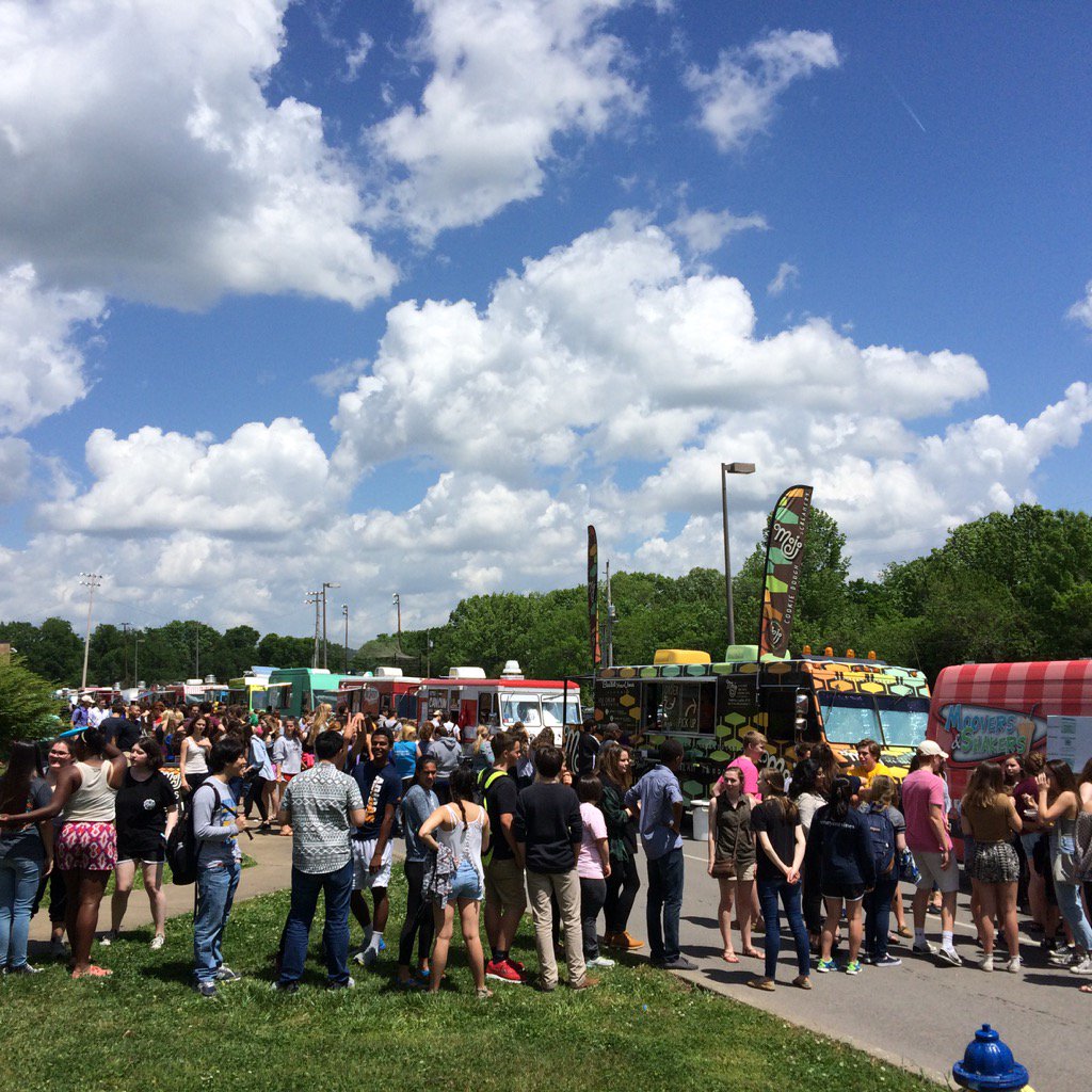 wcsBHSos's tweet image. Another beautiful day at BHS #springweek #foodtrucks