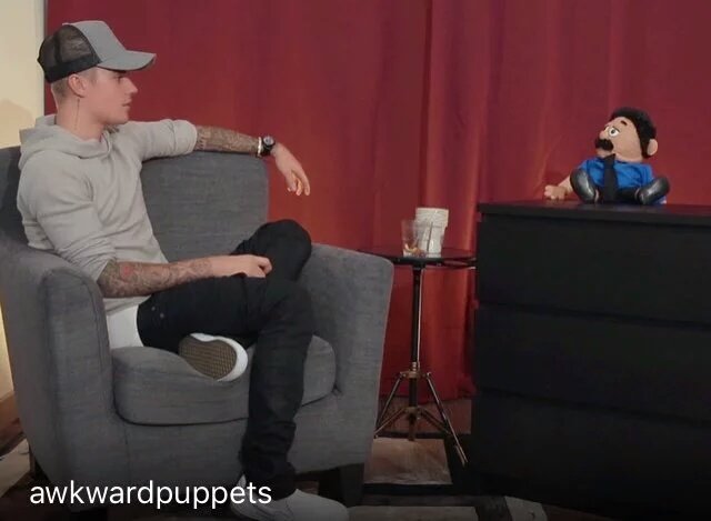 sharonbiebz's tweet photo. #ShotsThrowback Justin with Diego 😍😍 @shotscrewbr @shots @awkwardpuppets https://t.co/IOHB8wDgDm