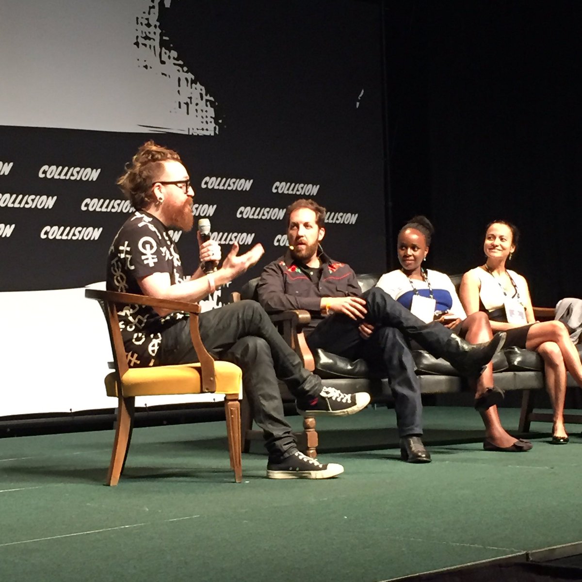 Snapshots CEO <a href="/jdantes007/">Jonathan Dantes</a> had a great time meeting <a href="/sacca/">Chris Sacca 🇺🇸</a> from <a href="/ABCSharkTank/">Shark Tank</a> at <a href="/CollisionHQ/">Collision Conf</a>! #CollisionConf #Sacca