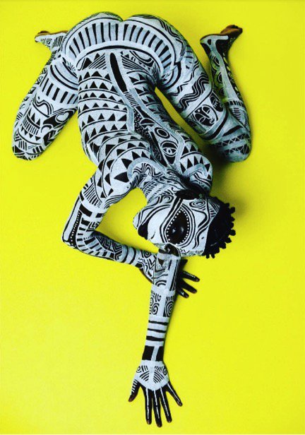 HuffPostArts's tweet image. Meet Laolu Senbanjo, the body artist behind Beyonce&apos;s visual album huff.to/26xoEu7 #lemonade