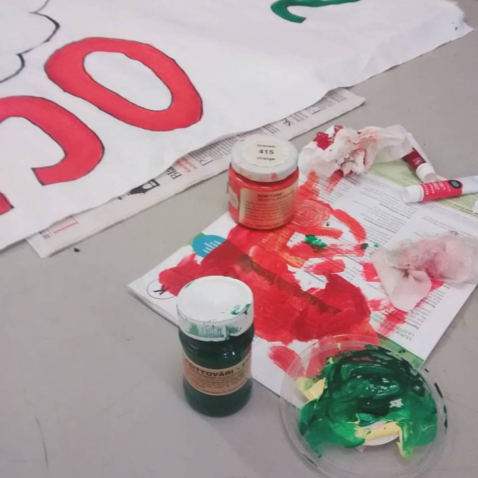 skolstrejk's tweet photo. Banner workshop! #yliopistovaltaus #koulutuslakko #occupationsymposium #NuitDebout https://t.co/Hv3ORieE7o