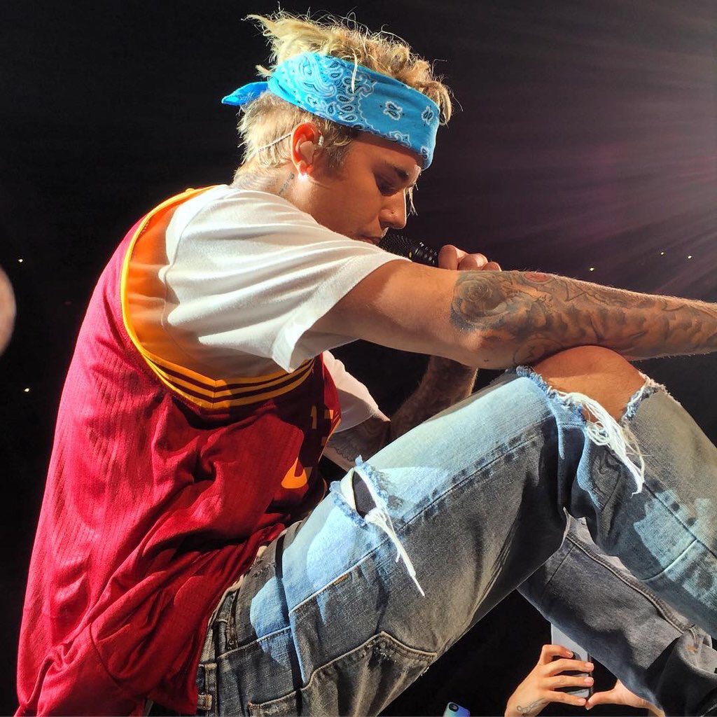 neverzaynevr's tweet photo. #JustinBieberLoveYou
#ShotsThrowback https://t.co/8Dy9F76Mv5