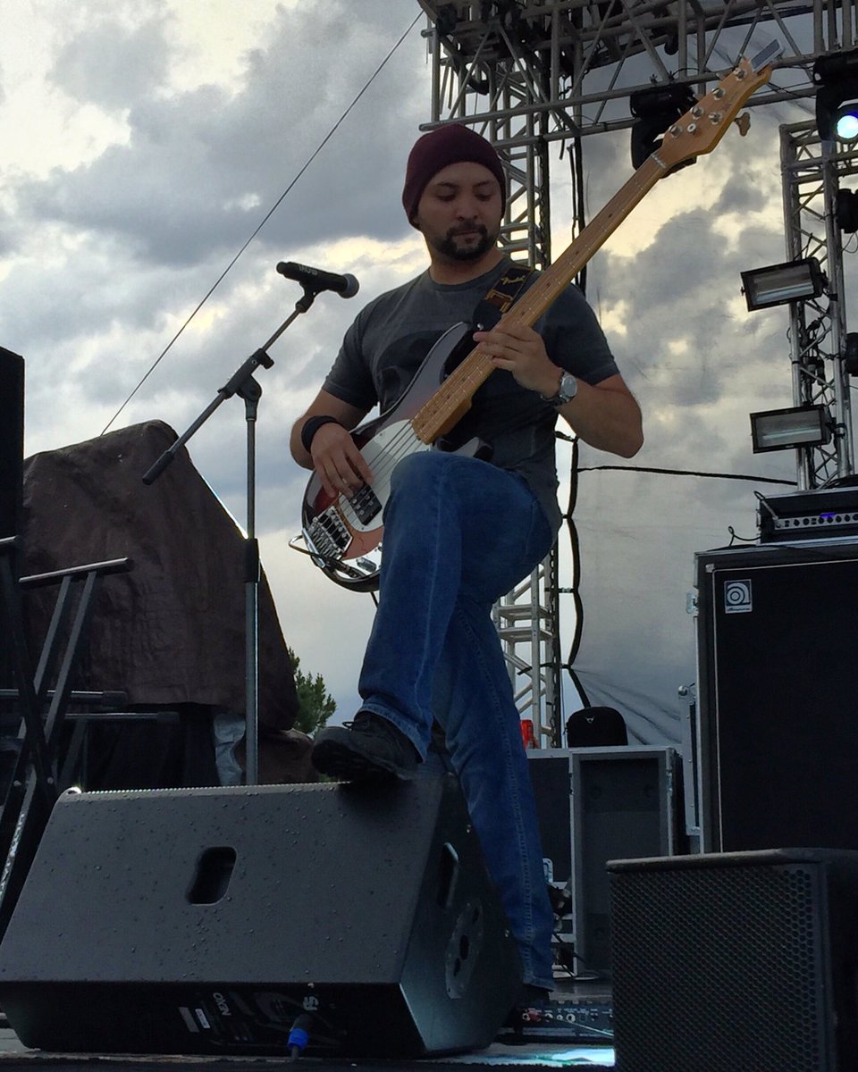 Solve_Rock's tweet photo. Mark Rockeando durante el #beerfest #coahuila 2016 
#ernieball #musicman #stingray5 #bass #musica #solce #siete https://t.co/RGsD9fwXTk