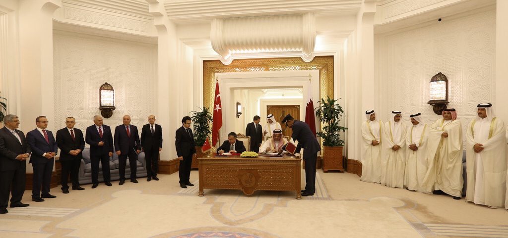 Sn Başbakanımızın başkanlığında dost ve kardeş ülke Katar'a yaptığımız ziyaret oldukça verimli geçiyor... 🇹🇷🇧🇭