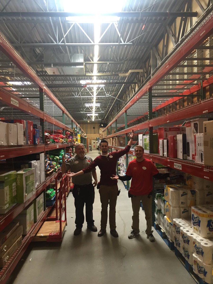 loganjrankin's tweet photo. @nicole_corbat SturgeonBay DPS through being great business owners and also ensuring they never need a ladder again! https://t.co/5RxwZnFgXd