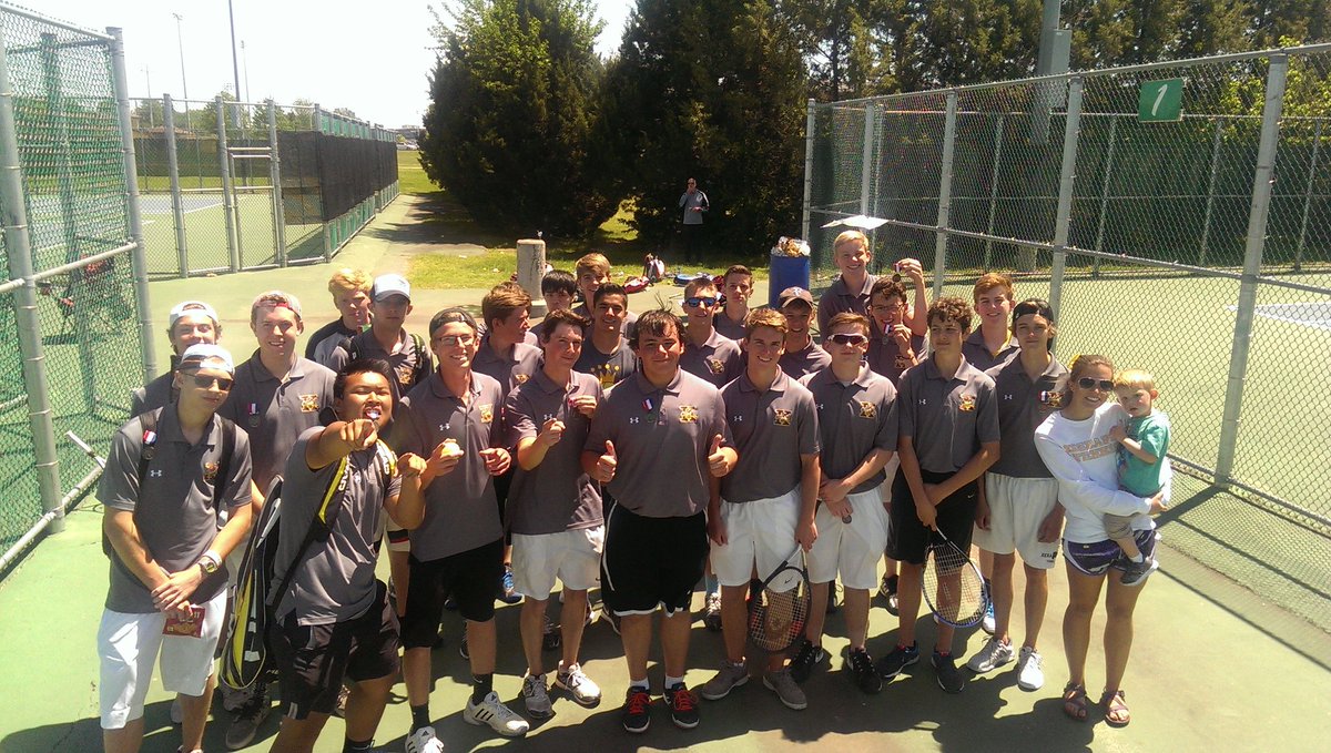 PooTennis's tweet photo. Chiefs finish up with 20 medalists in the all-city doubles tournament.    Go Chiefs! https://t.co/mYhrpk37cM