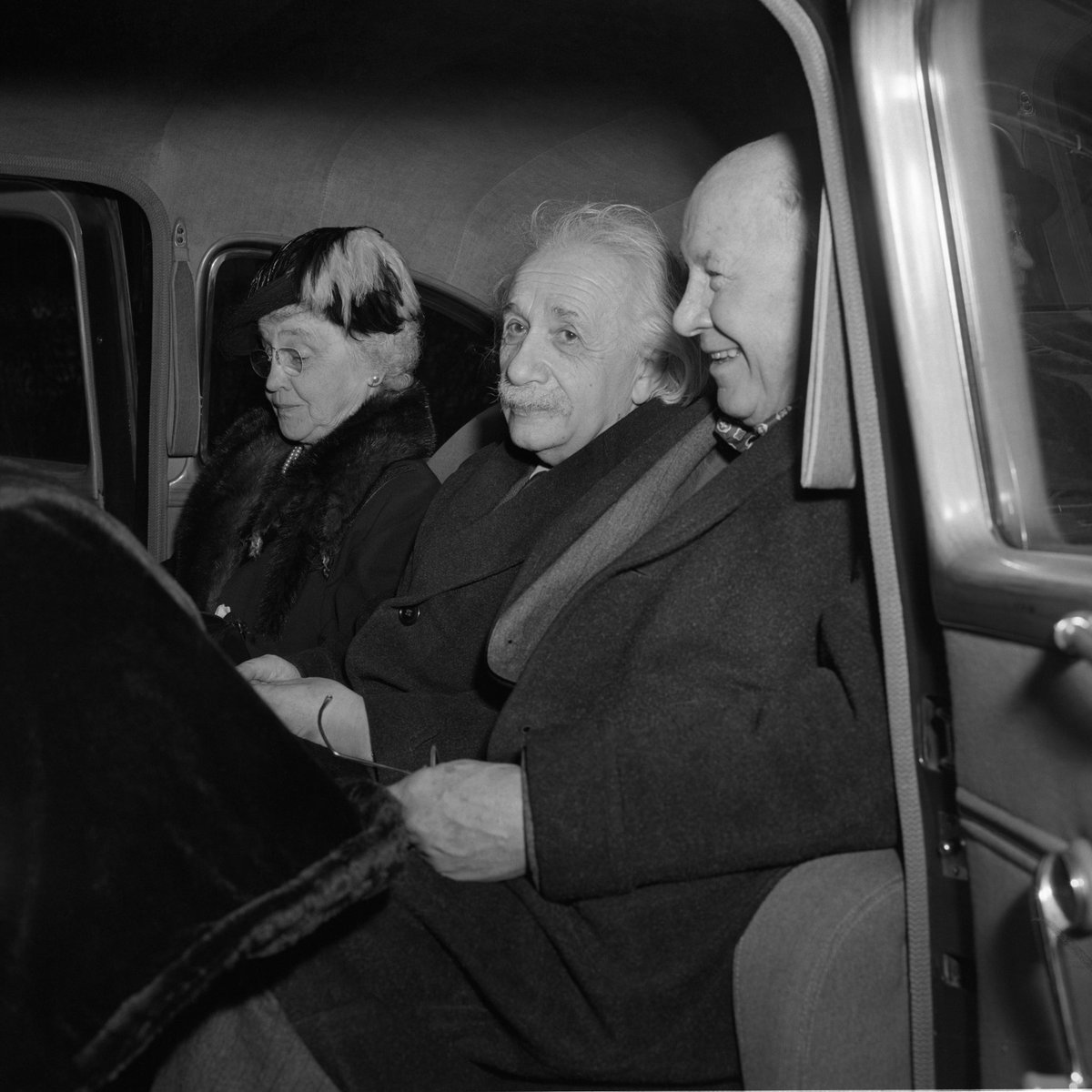 Albert Einstein on Twitter: "This was minutes before the famous photo of Einstein sticking his tongue out was taken. #ThrowbackThursday… "