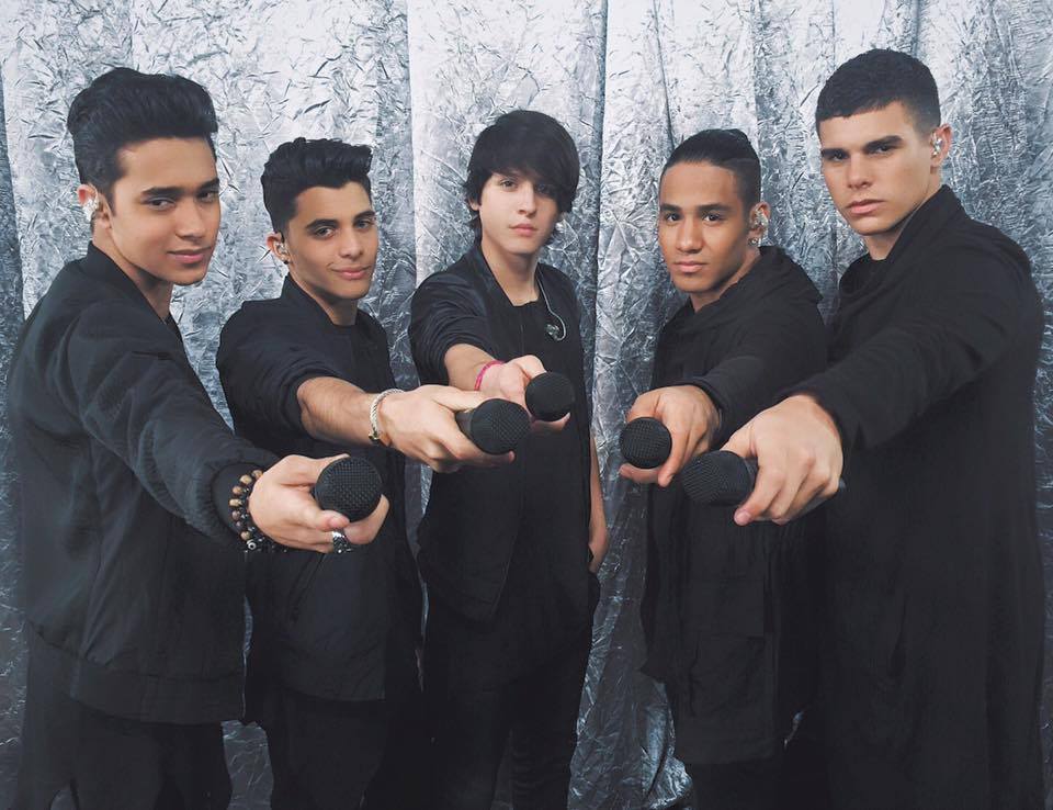 CNCOmusic's tweet photo. RT si quieres que visitemos tu ciudad para nuestra próxima presentación‼️ #TanFacilRemix #CNCO #TBT https://t.co/JIKIeyGCFE