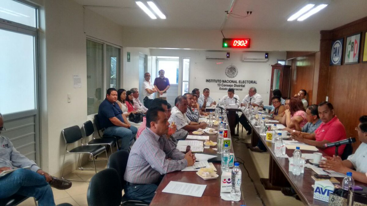 OPLE_Medellin's tweet photo. #Consejero #OPLE @BravoMedellin, Ivan Contreras S., en sesión de #JuntaDistrital 13 #INE #Huatusco @EvaBarrientosZe https://t.co/XlSz2fB14V