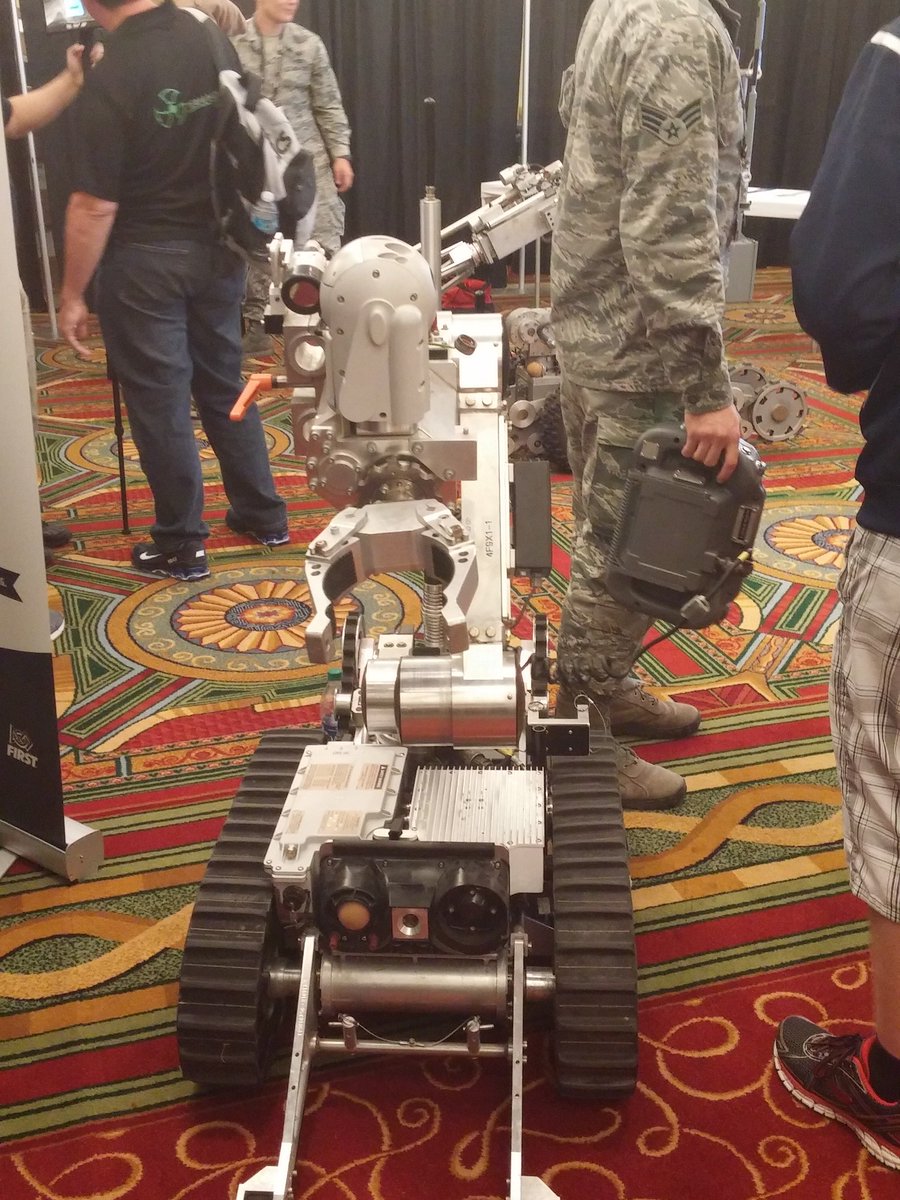 huskyphysics's tweet image. How the air force does bots...