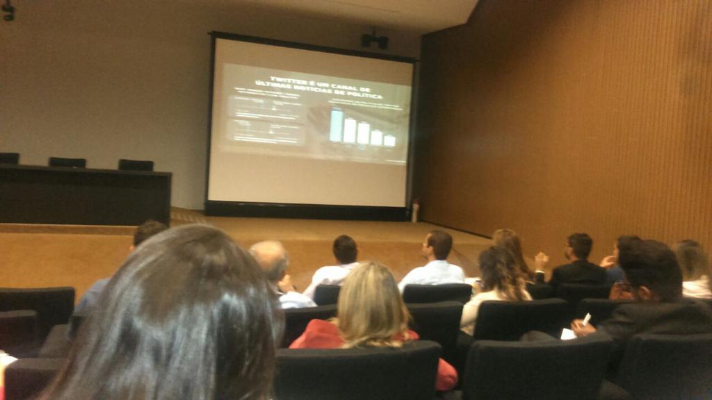 marciablogueira's tweet photo. No #tranning do #twitterbrazil na @CamaraDeputados #TTPBSB https://t.co/bpTDRWH8mO
