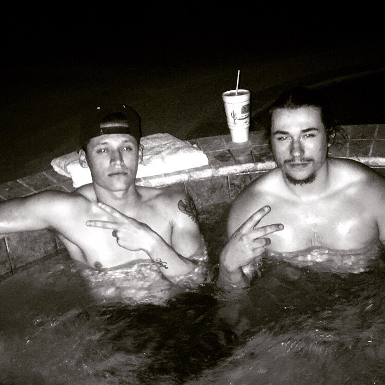 TheStoneyScott's tweet photo. >>> My day 1 homie @scotty__boy_ looks like @postmalone >>> #STØNEY https://t.co/oN6yU3ZJJ5