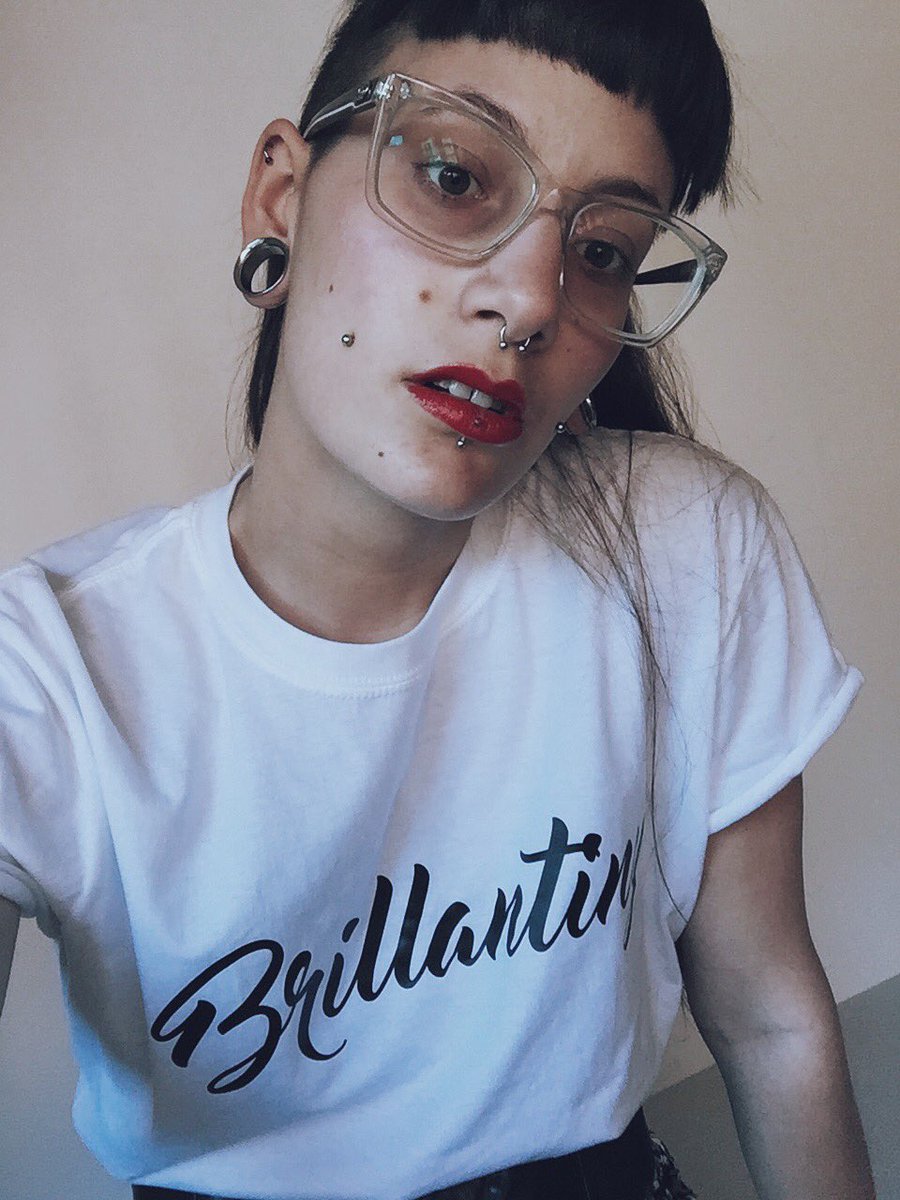 LeidiSerena's tweet photo. BRILLANTINY GIRL #BRILLANTINY#girl#piercing#bodymood#serenaswalls#blogger#influencer#bizzariagirls https://t.co/9lQ9knpL1J