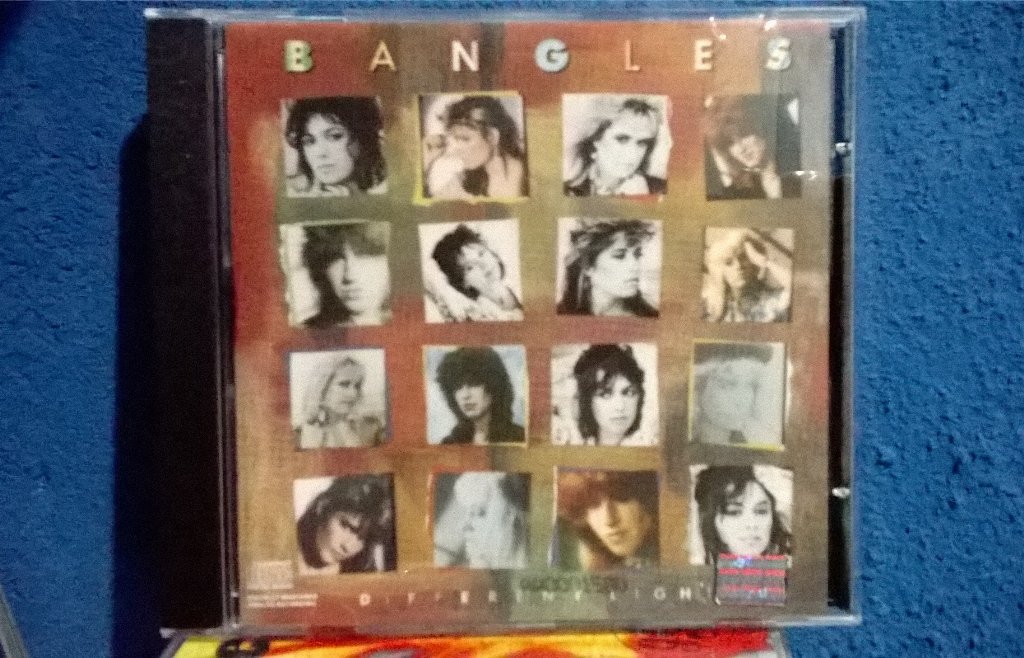 brunomeirelex's tweet image. Acabou de chegar. Mais um clássico para a minha coleção. #bangles #differentlight #80s