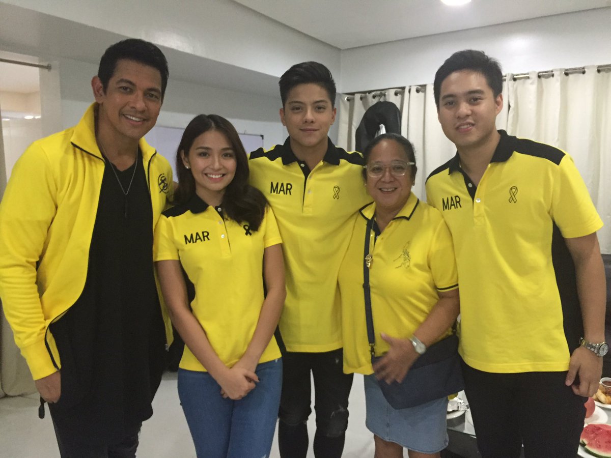 AngeliPV's tweet photo. It was a full&amp;good day. #KianasLittleWhiteBox #MarLeni #YouthGrandRally #KikoSharon20thAnniversary Praise You Jesus! https://t.co/Av4PamzHNQ