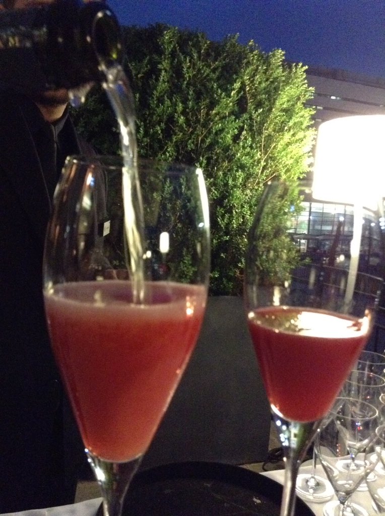 ClaudiaShanta's tweet photo. #NH500 it's mixology time! Fragola frutti di bosco lime e Blanc de Blanc @nhhotelsit @KetchumPR https://t.co/0T7jBZtZ5e