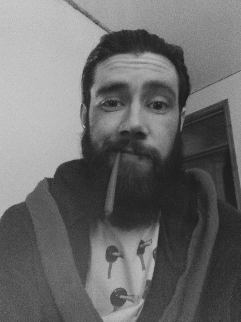 Trail_noob89's tweet photo. Happy Thursday Folk's It's Blunt Time. Had Some #PineappleExpress Delivered #TopSmoke #StonerNation #TeamKush https://t.co/DTOBcJdWYj