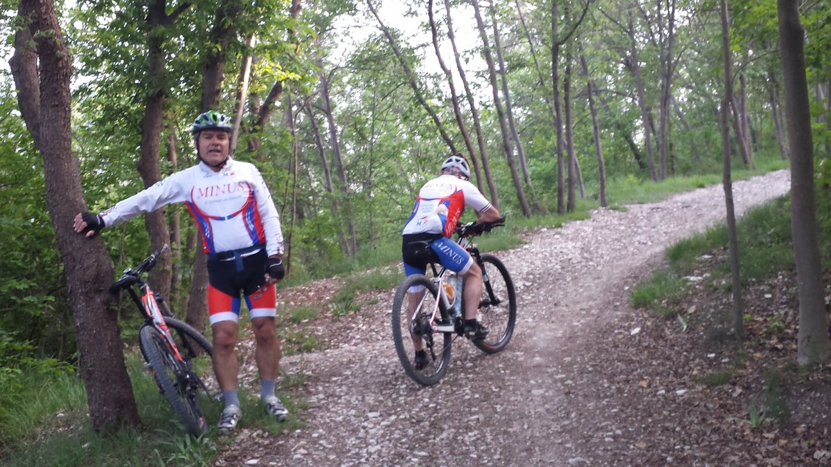 minus_bike's tweet photo. Gli anziani del gruppo cominciano a far gamba... https://t.co/rS2k8ch8uP